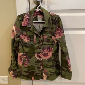 Gap girls green camo and floral coat
